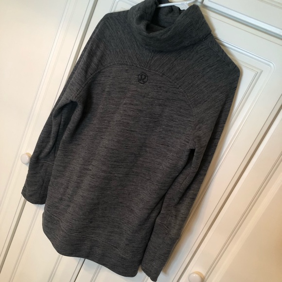 Lululemon Turtle Neck!! - Picture 1 of 4